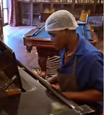 Hotel Kitchen Sculler Blows SA Away With Hidden Piano Skills in Viral Video